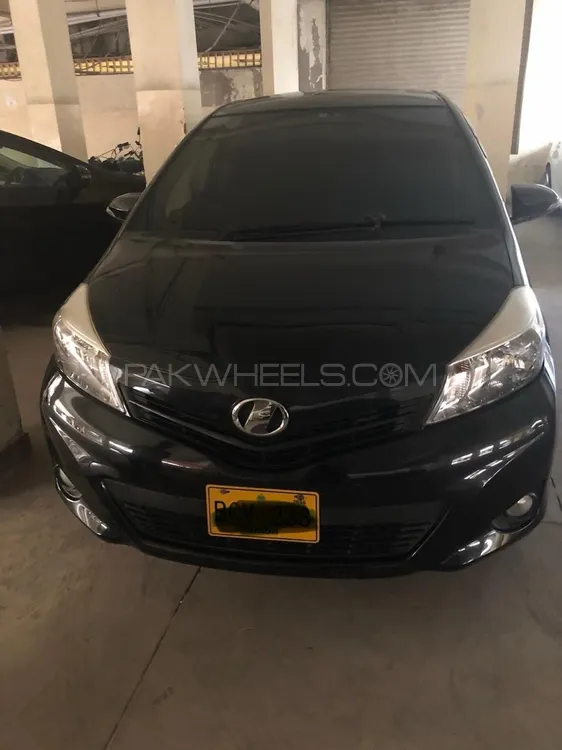 Toyota Vitz 2011 for Sale in Karachi Image-1