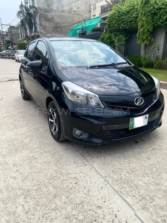 Toyota Vitz 2012 for Sale in Lahore Image-1