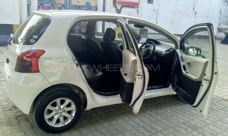 Toyota Vitz 2013 for Sale in Dina Image-1