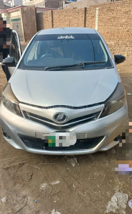 Toyota Vitz 2015 for Sale in Nowshera Image-1
