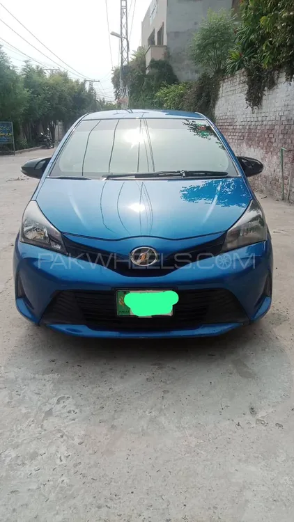 Toyota Vitz 2017 for Sale in Lahore Image-1