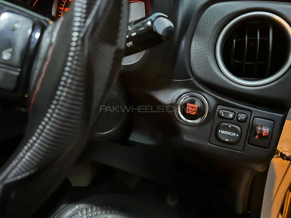 Toyota Vitz 2012 for Sale in Peshawar Image-1