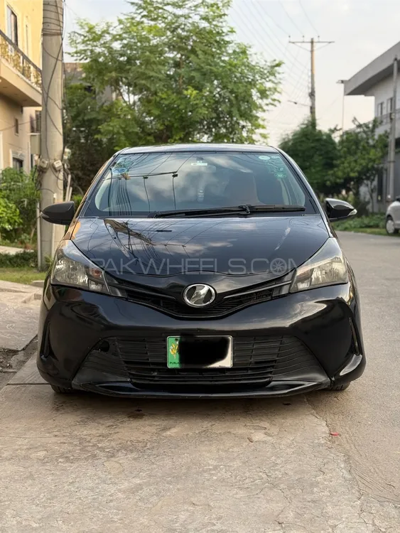 Toyota Vitz 2015 for Sale in Lahore Image-1