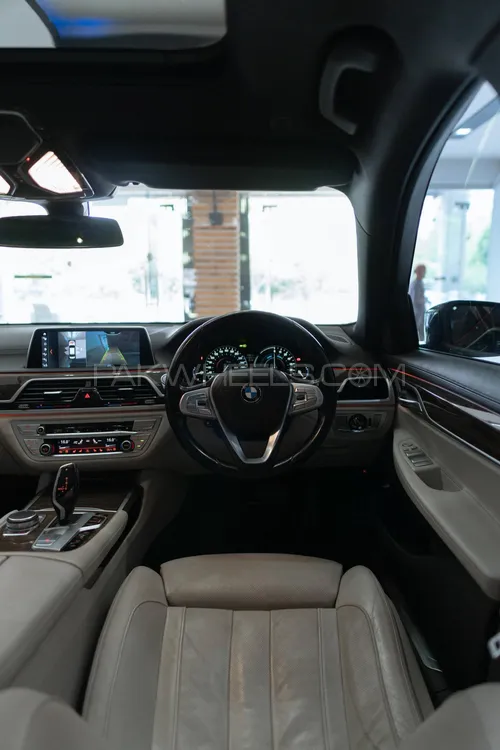 BMW 7 Series 2017 for Sale in Islamabad BMW 7 Series 2017 for Sale in Islamabad Image-11