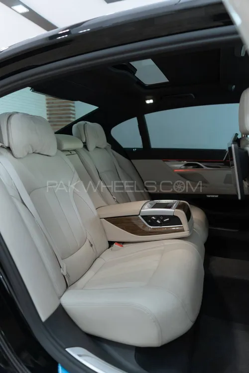 BMW 7 Series 2017 for Sale in Islamabad BMW 7 Series 2017 for Sale in Islamabad Image-16