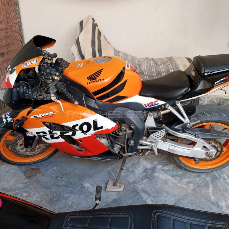 Honda CBR 1000RR 2004 for Sale Image-1