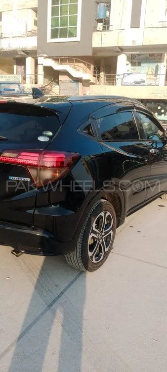 Honda Vezel 2015 for Sale in Islamabad Image-1