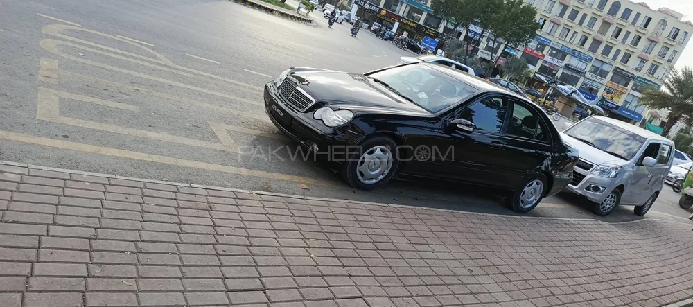 Mercedes Benz C Class 2005 for Sale in Lahore Image-1