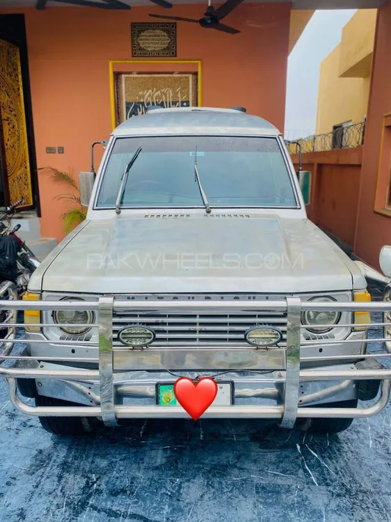 Mitsubishi Pajero 1986 for Sale in Lahore Image-1