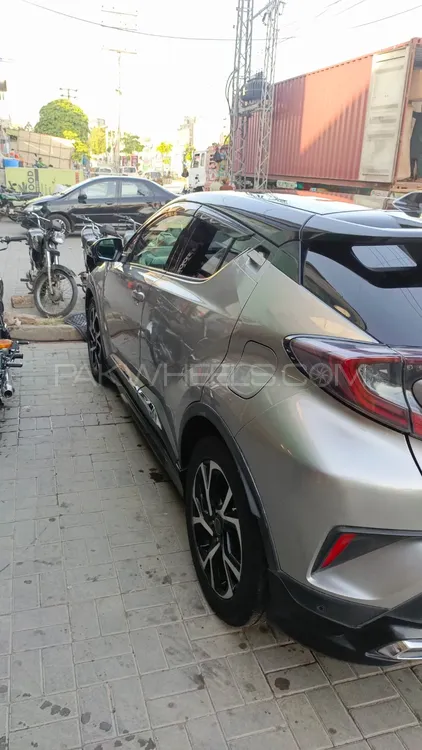 Toyota C-HR 2017 for Sale in Islamabad Image-1