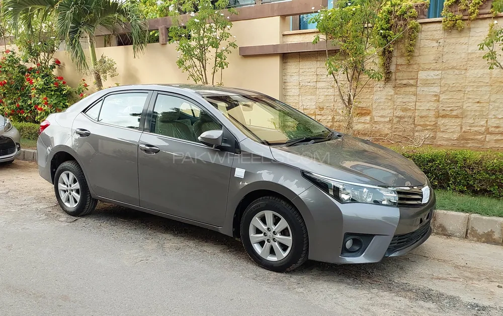 Toyota Corolla 2015 for Sale in Karachi Image-1