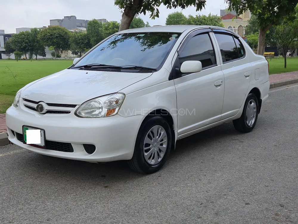 Toyota Platz 2005 for Sale in Lahore Image-1