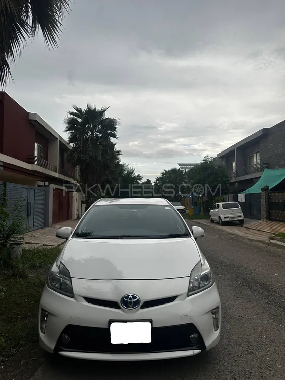 Toyota Prius 2013 for Sale in Sialkot Image-1