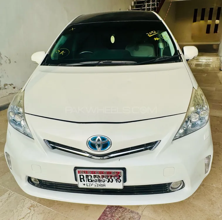 Toyota Prius Alpha 2012 for Sale in Quetta Image-1