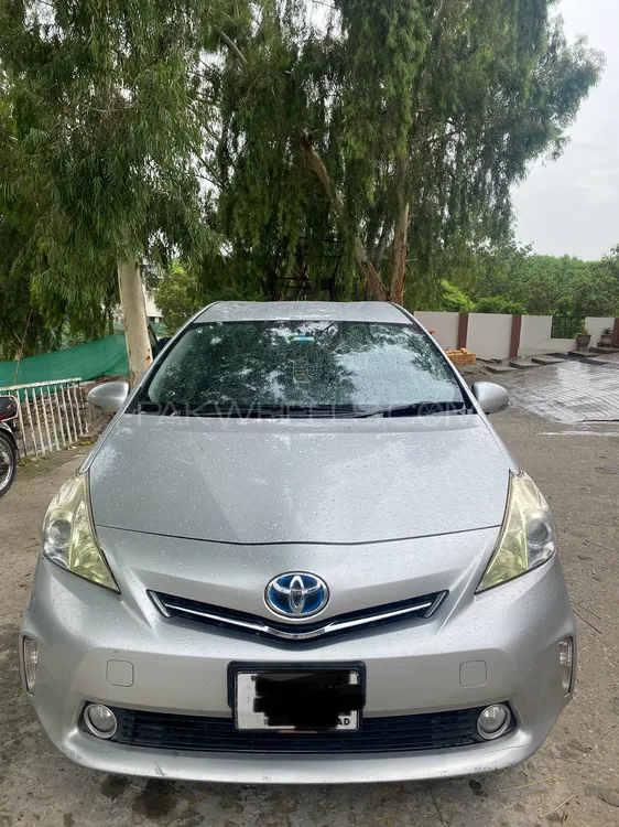 Toyota Prius Alpha 2014 for Sale in Rawalpindi Image-1