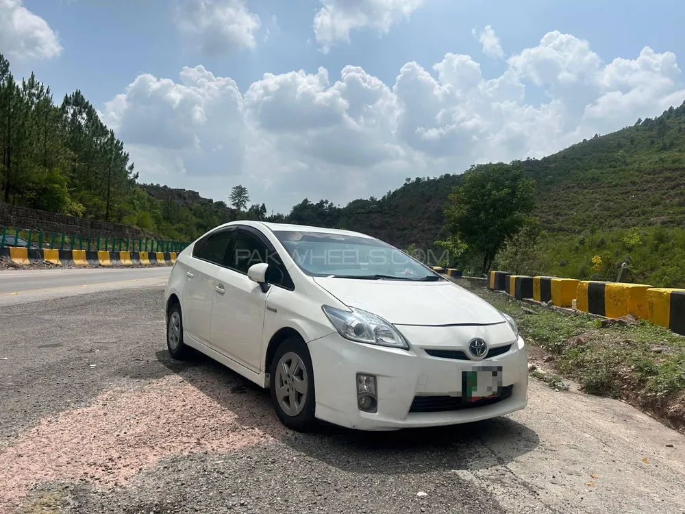 Toyota Prius 2015 for Sale in Lahore Image-1