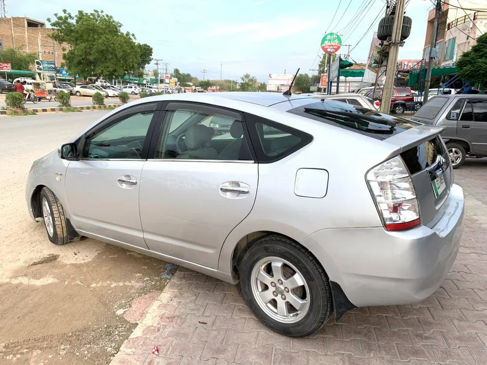 Toyota Prius 2008 for Sale in Lahore Image-1