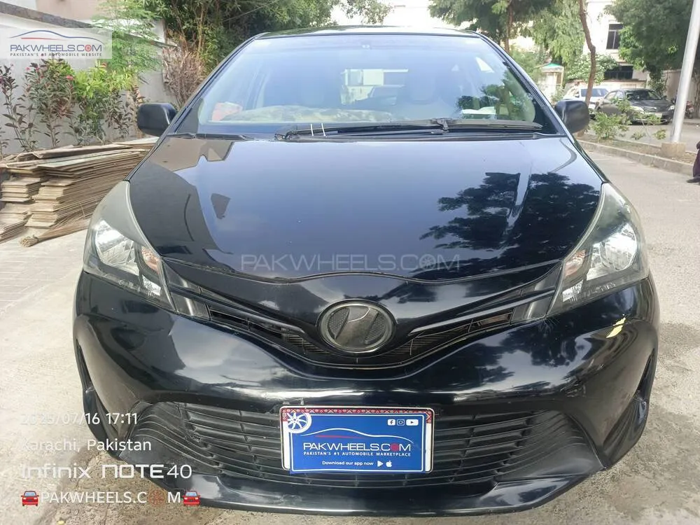 Toyota Vitz 2014 for Sale in Karachi Image-1