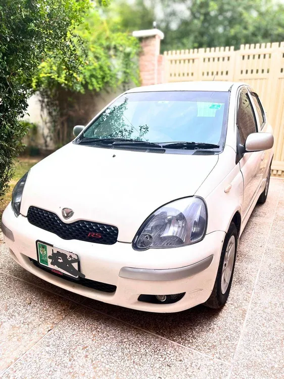 Toyota Vitz 2004 for Sale in Peshawar Image-1