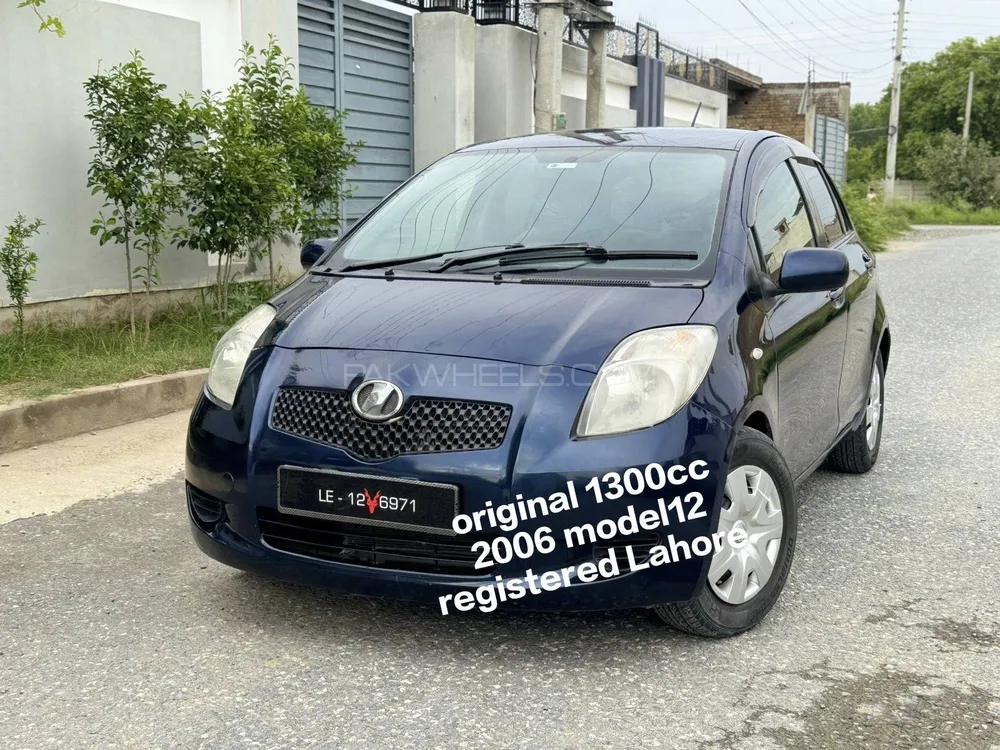Toyota Vitz 2006 for Sale in Mardan Image-1