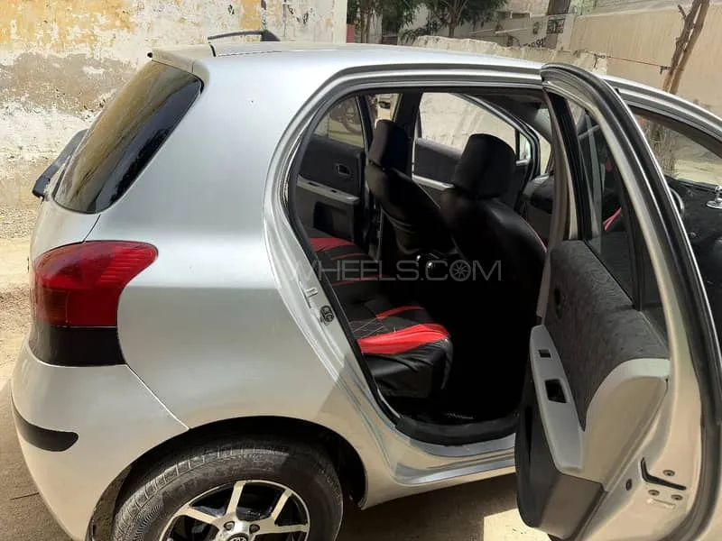Toyota Vitz 2010 for Sale in Karachi Image-1