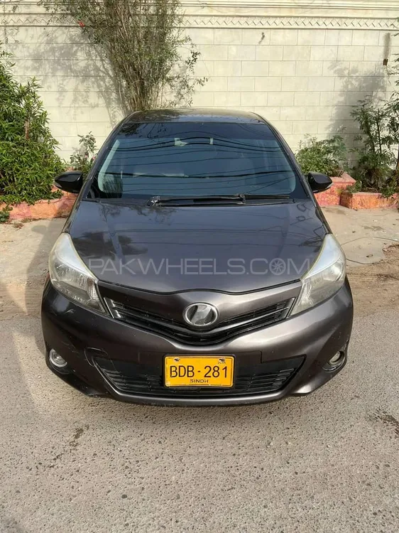 Toyota Vitz 2011 for Sale in Karachi Image-1