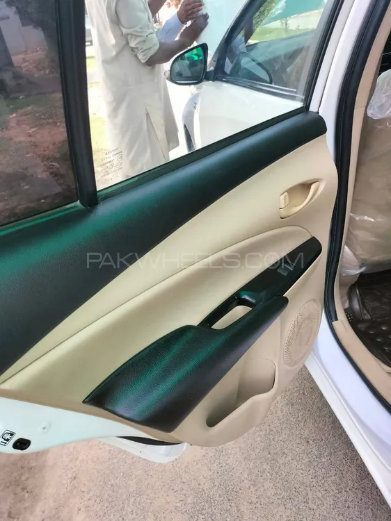 Toyota Yaris Sedan 2021 for Sale in Burewala Image-1