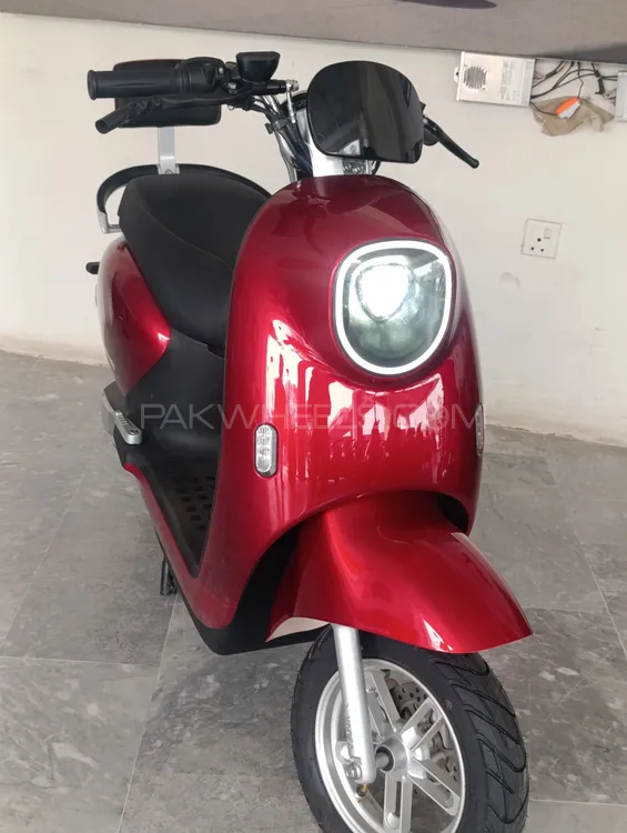Yadea Epoc-H 2025 for Sale Image-1