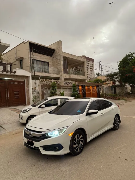 Honda Civic 2018 for Sale in Karachi Image-1