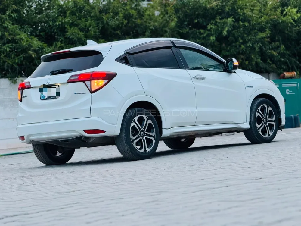 Honda Vezel 2017 for Sale in Islamabad Image-1