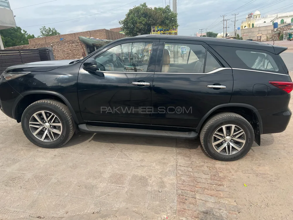 Toyota Fortuner 2020 for Sale in Khanewal Image-1