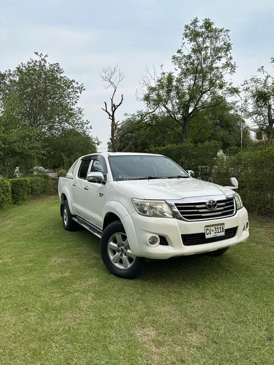 Toyota Hilux 2011 for Sale in Islamabad Image-1
