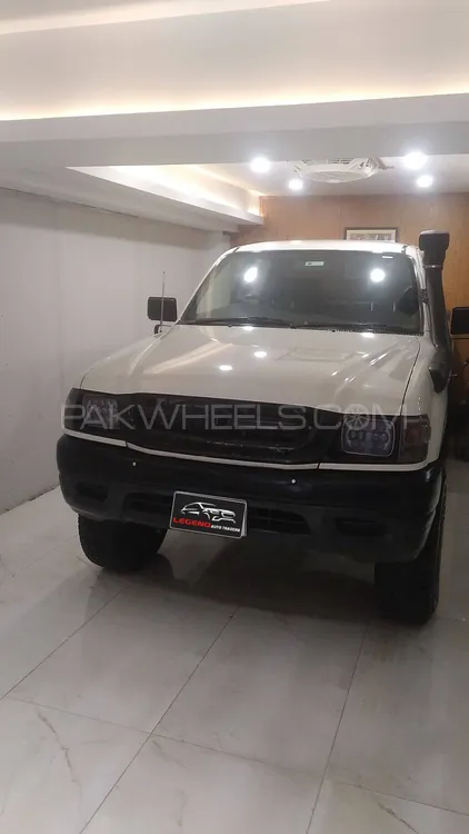 Toyota Hilux 2005 for Sale in Islamabad Image-1