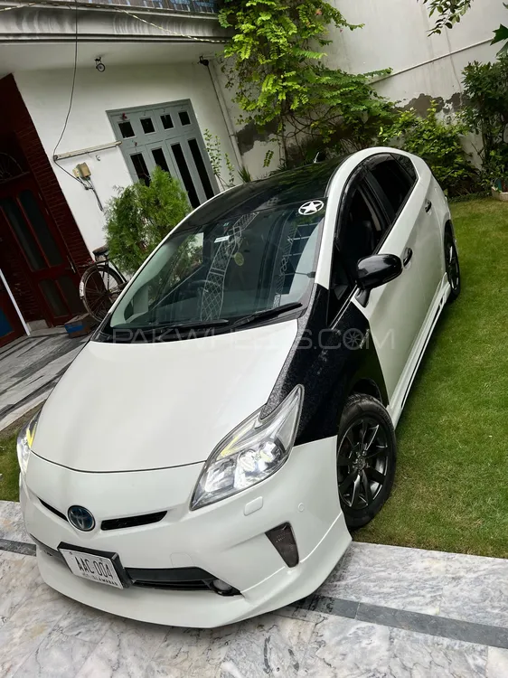 Toyota Prius 2013 for Sale in Faisalabad Image-1