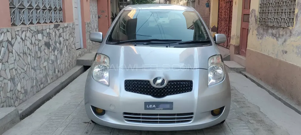 Toyota Vitz 2005 for Sale in Peshawar Image-1