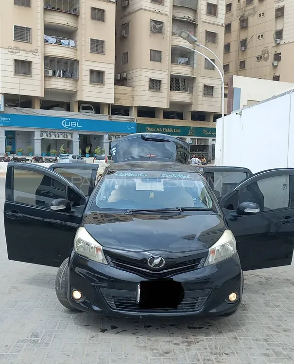 Toyota Vitz 2011 for Sale in Karachi Image-1