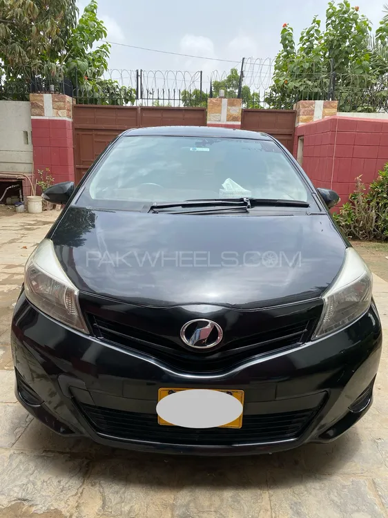 Toyota Vitz 2013 for Sale in Karachi Image-1
