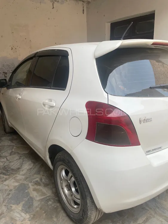 Toyota Vitz 2005 for Sale in Peshawar Image-1