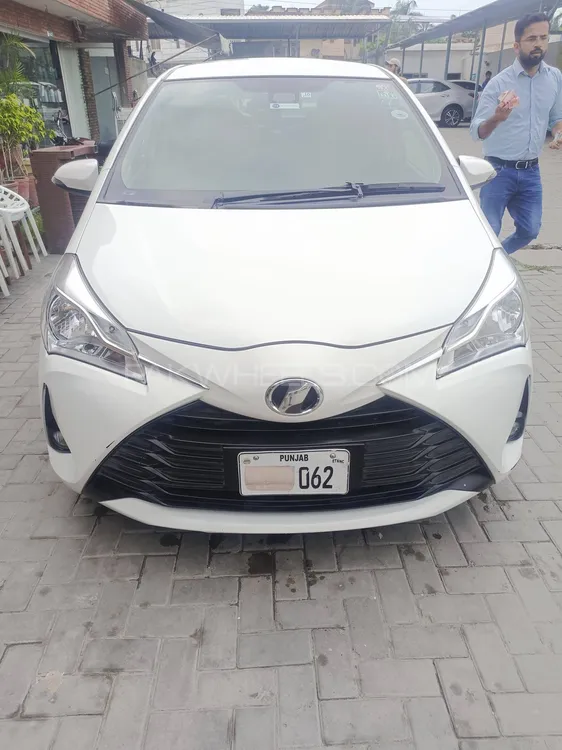 Toyota Vitz 2017 for Sale in Gujranwala Image-1