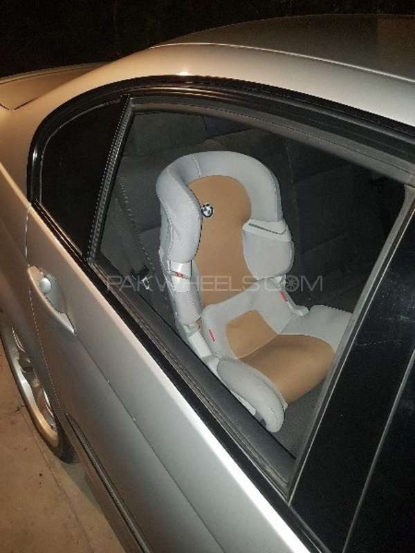 BMW Child Safety Car Seat (compatible with all modern BMWs) Image-1