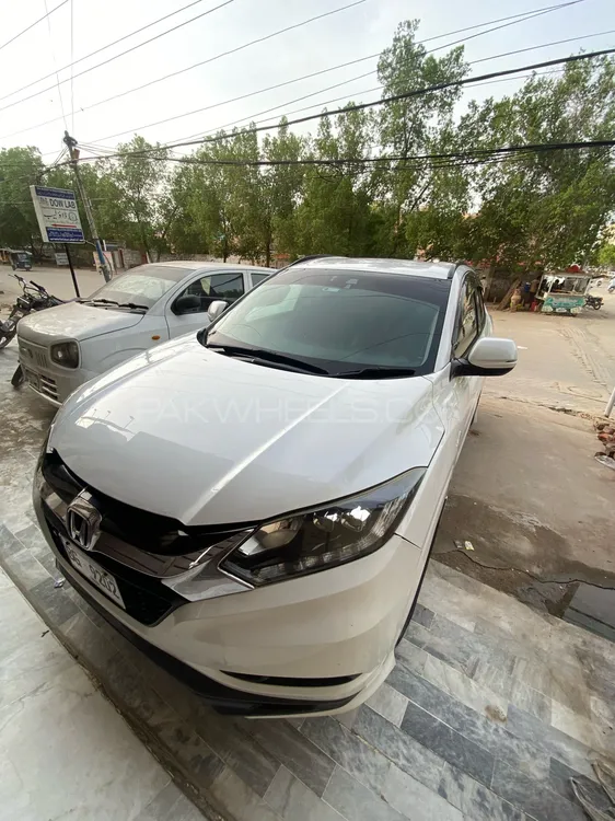 Honda Vezel 2014 for Sale in Karachi Image-1