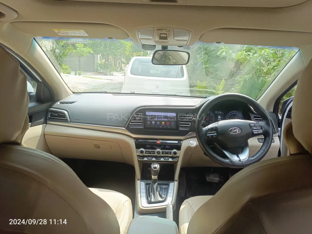 Hyundai Elantra 2023 for Sale in Faisalabad Image-1