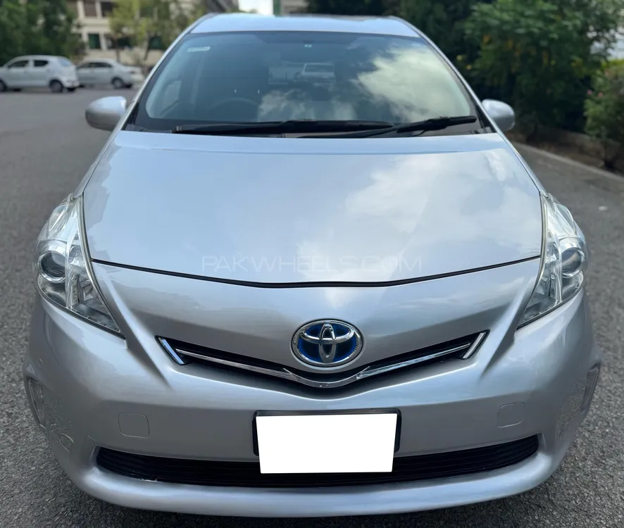 Toyota Prius Alpha 2012 for Sale in Islamabad Image-1