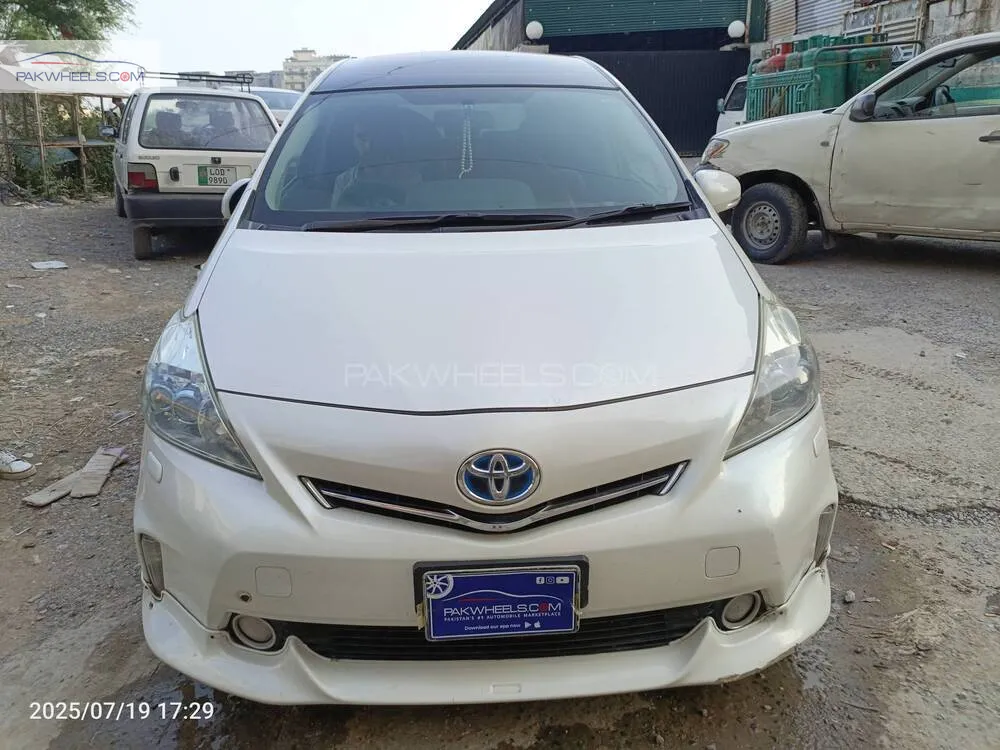 Toyota Prius Alpha 2012 for Sale in Islamabad Image-1