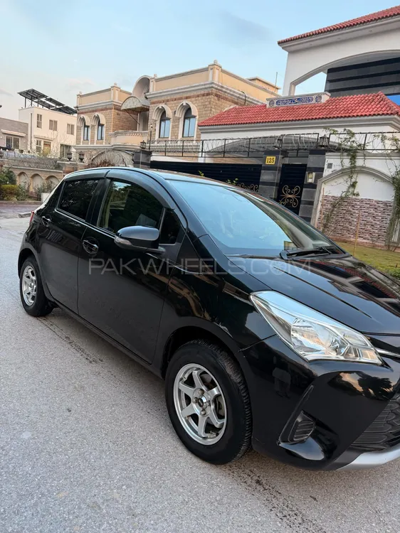 Toyota Vitz 2017 for Sale in Islamabad Image-1