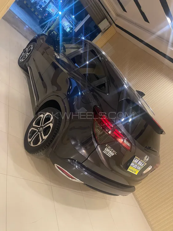 Honda Vezel 2016 for Sale in Bahawalpur Honda Vezel 2016 for Sale in Bahawalpur Image-5