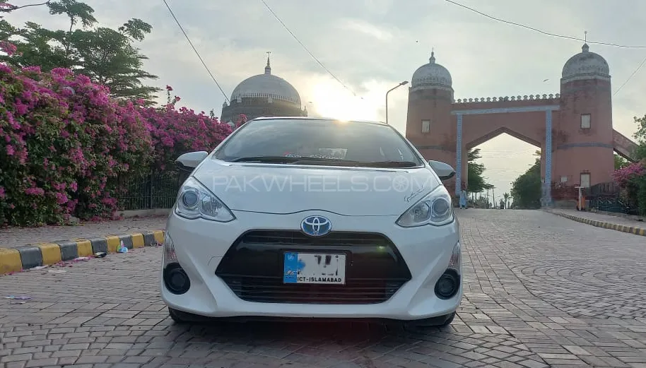 Toyota Aqua 2015 for Sale in Multan Image-1