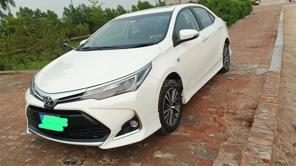 Toyota Corolla 2023 for Sale in Jhang Image-1
