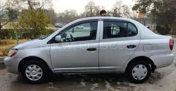 Toyota Platz 2000 for Sale in Islamabad Image-1