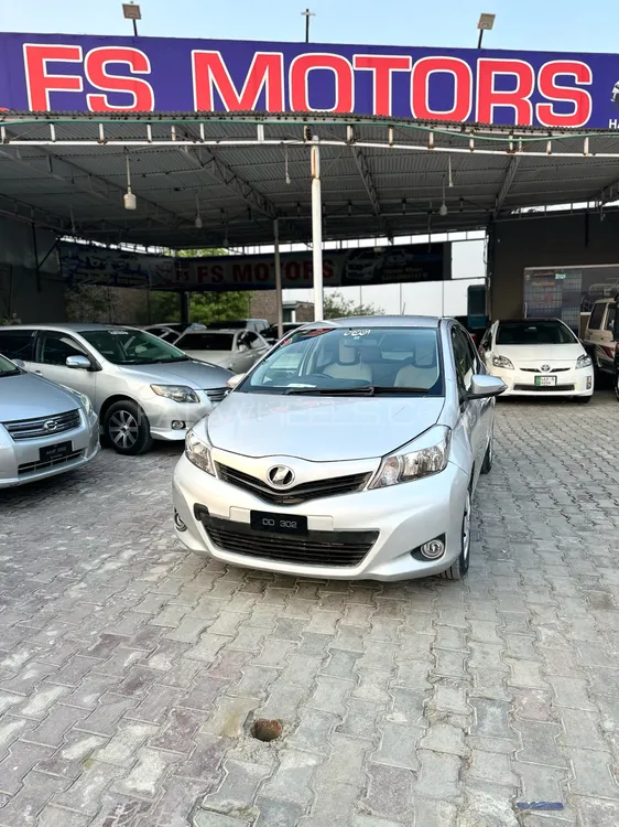 Toyota Vitz 2011 for Sale in Peshawar Image-1